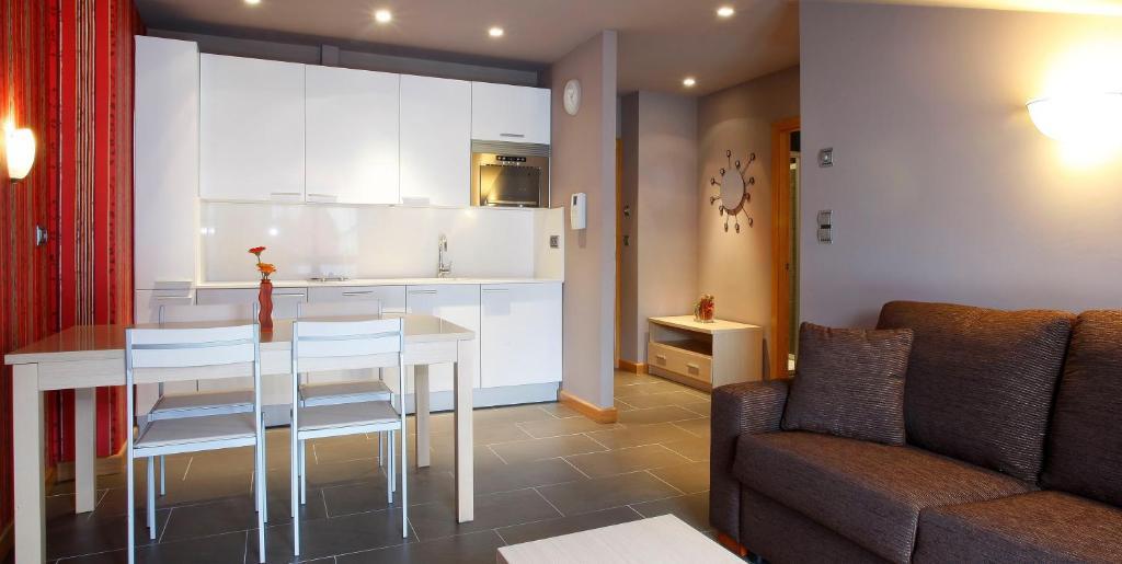 Apartamentos Spa Cueto Cangas de Onis Ruang foto